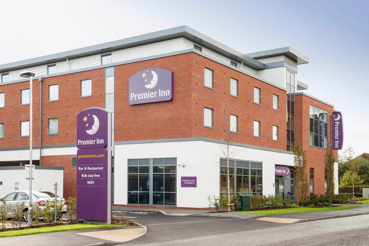 Premier Inn Флит Экстерьер фото