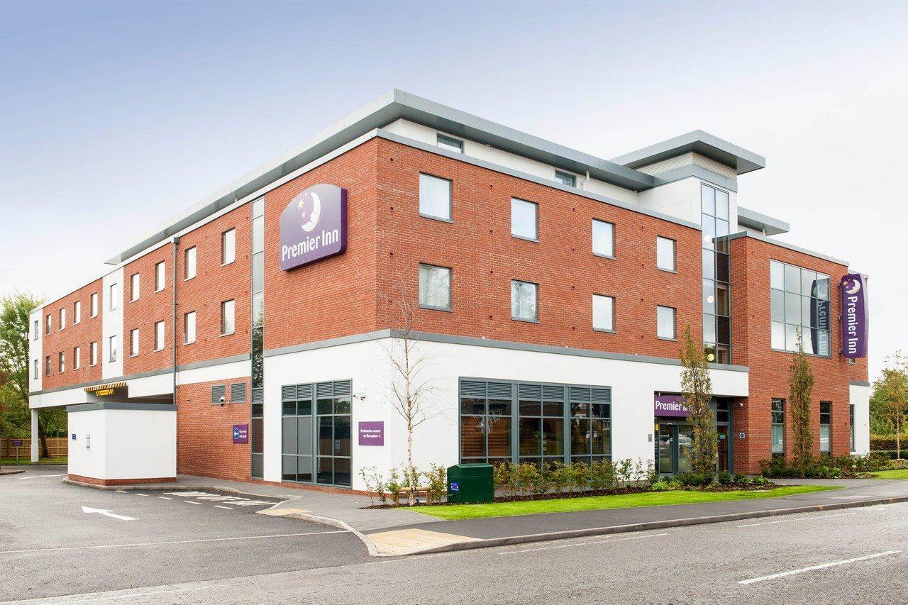Premier Inn Флит Экстерьер фото