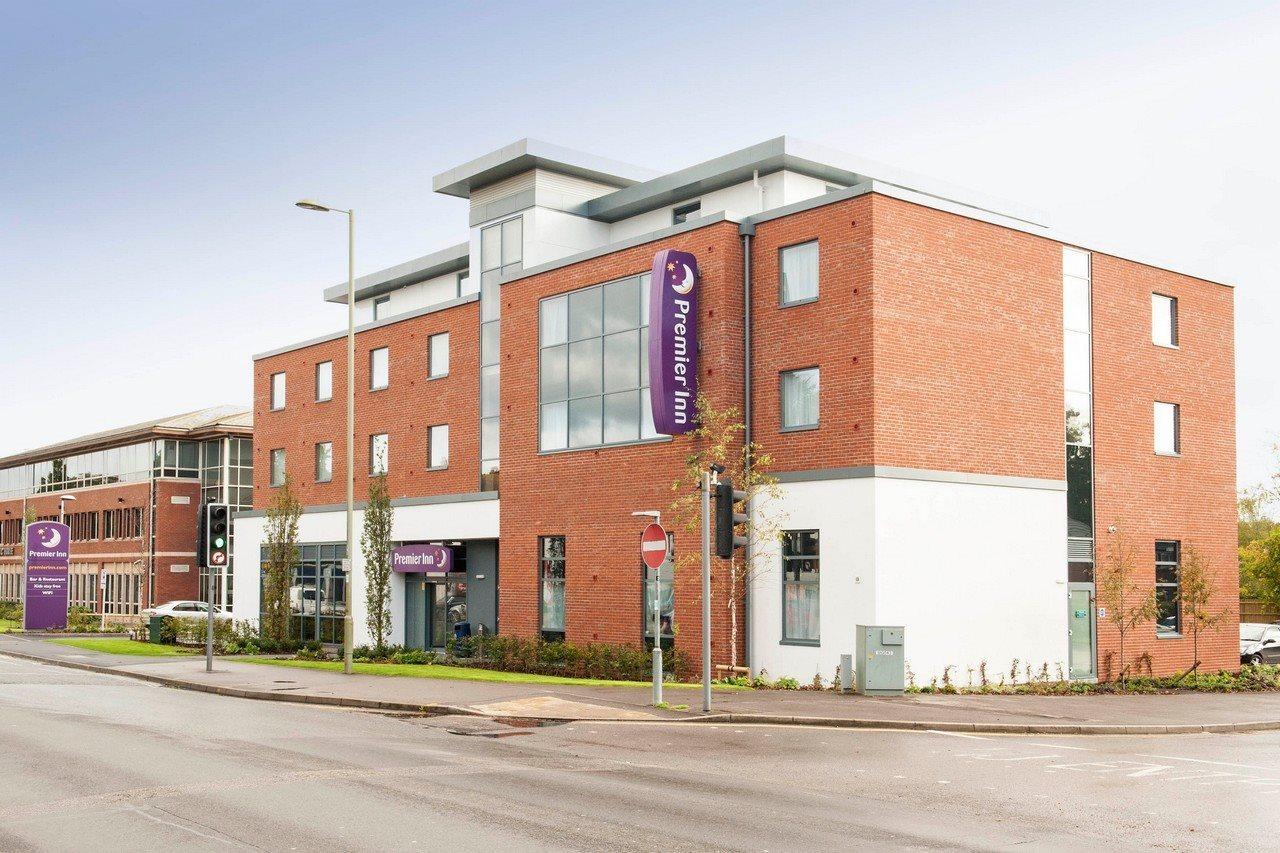 Premier Inn Флит Экстерьер фото